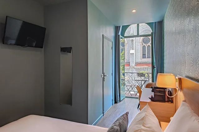 غرفة سوبيريور بسرير مزدوج بإطلالة على المدينة بشرفة، Hotel Du Centre 2/4