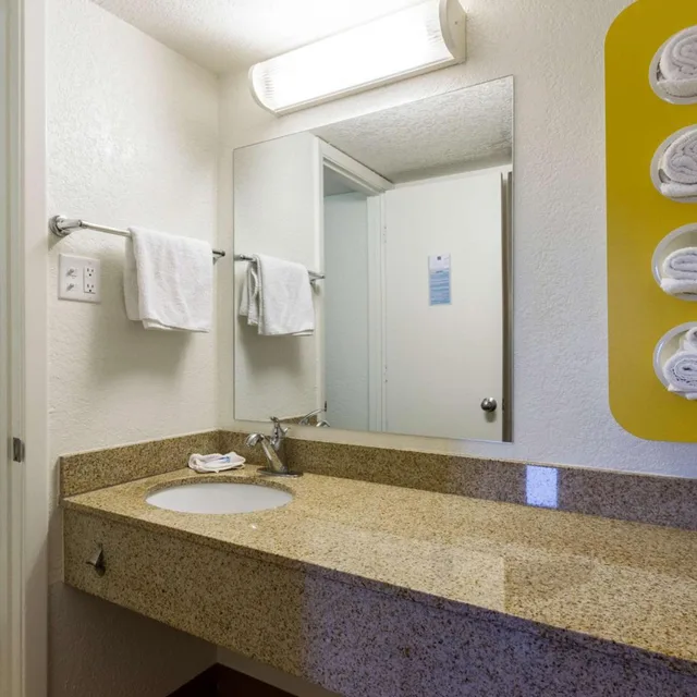 غرفة بسرير كوين، Motel6 Tempe, AZ – Phoenix Airport – Priest Dr 9/10