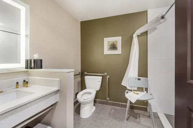 غرفة قياسية بسريرين كوين لذوي الإعاقة، Best Western Plus Hinton Inn and Suites 4/5