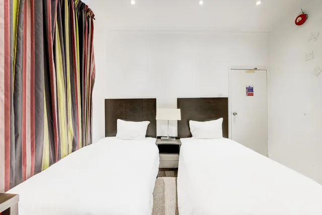 Standard Quad Room، London Shelton Hotel, Finsbury Park 2/6