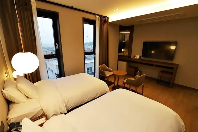 غرفة ديلوكس بسريرين منفصلين، Gangneung Grey Hotel 2/3