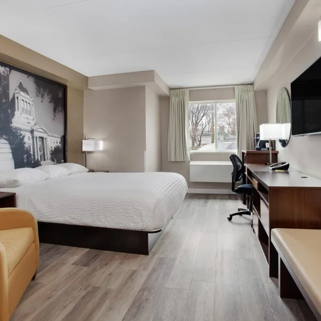 Room, King Bed, Queen Bed, Super 8 by Wyndham Winnipeg West 1/6
