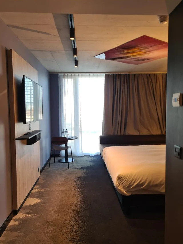 غرفة كلاسيكية بسرير كوين مع أريكة، Mercure Hotel Delemont 7/10
