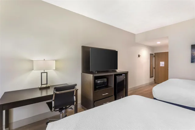 غرفة بسريرين كوين، Best Western Plus Madison Inn 4/6