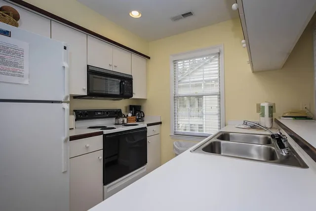 Plantation, Suite, Queen Bed، Litchfield Beach Golf Resort 10/10