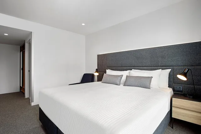 Yarra, Premium, King Bed, River View، Vibe Hotel Melbourne 4/7
