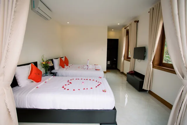 غرفة ديلوكس بسرير كينج بإطلالة على المسبح، New Sunshine Homestay 2/10
