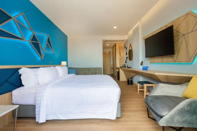 غرفة ديلوكس بسرير مزدوج بإطلالة على المسبح بشرفة، Bluesotel Smart Krabi Aonang Beach Adults Only 6/10