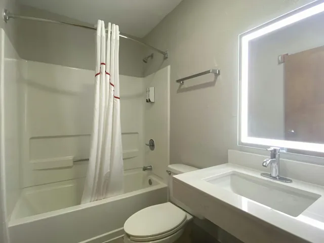 غرفة ديلوكس بسريرين كوين للمدخنين، Red Roof Inn Winston-Salem 4/5