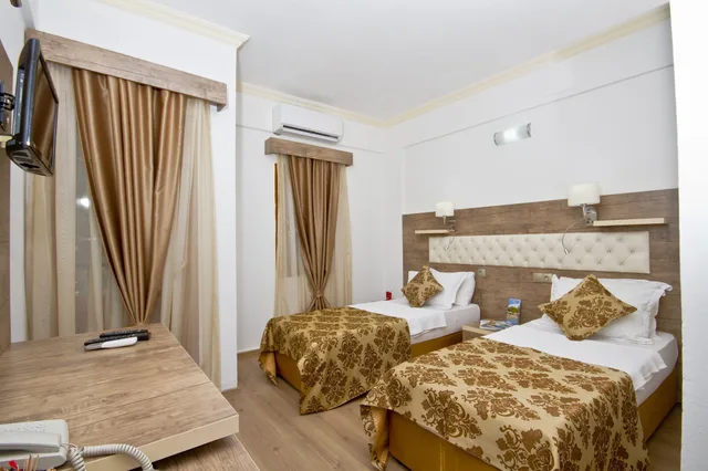 غرفة قياسية بسريرين منفصلين، Manuela Hotel 2/9