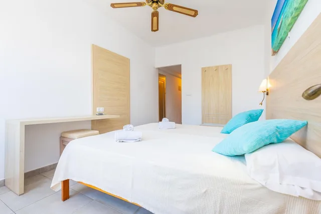 غرفة قياسية بسريرين منفصلين بإطلالة على المدينة بشرفة، Antares Hotel 3/10