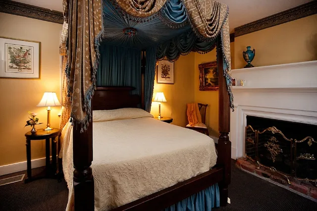 غرفة ديلوكس بسرير كوين، Monmouth Historic Inns And Gardens 3/4