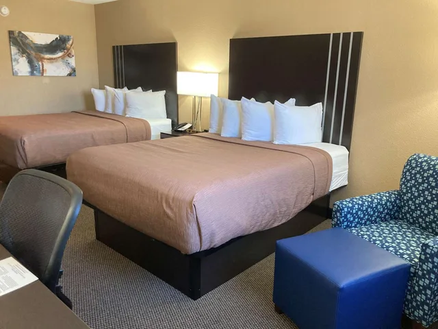 غرفة بسرير كوين، Best Western Plus Reading Inn & Suites 2/4