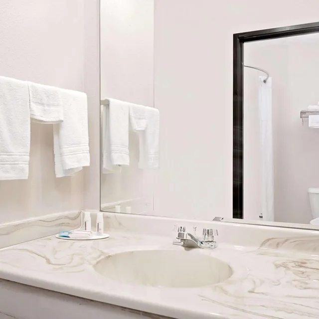 جناح بسرير كينج بجاكوزي للمدخنين، Howard Johnson By Wyndham Gothenburg 5/5