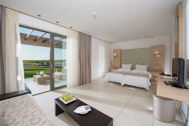 جناح تنفيذي بسريرين منفصلين بغرفة نوم واحدة مع أريكة، Astir Odysseus Kos Resort and Spa 10/10