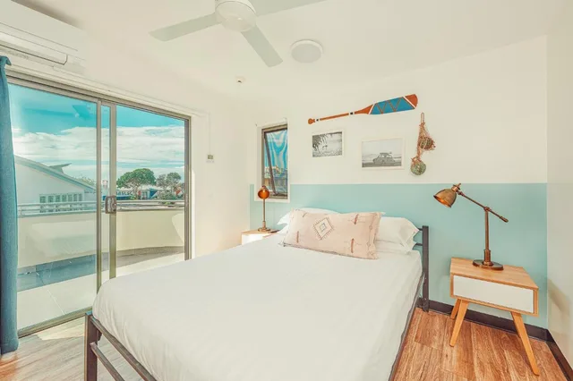 Room, Queen Bed, Shared Bathroom, The Surf House 5/10