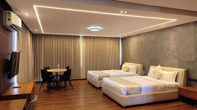 غرفة ملكية بسريرين كوين، Hotel Bekal International 1/2
