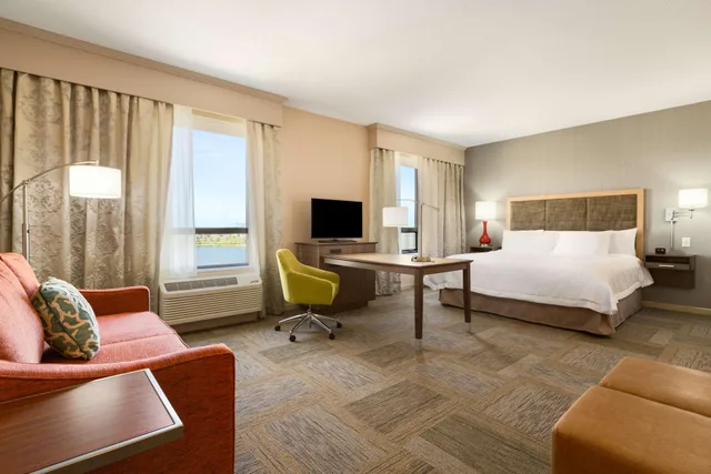 Wet, Studio, Suite, King Bed, Hampton Inn By Hilton Edmonton/Sherwood Park 2/2
