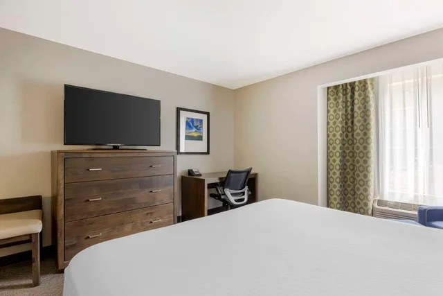 جناح بسريرين كوين بغرفتي نوم بغرفتين، Best Western Plus Northwind Inn Suites 4/6