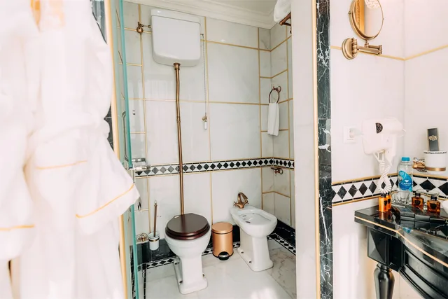 جناح بريميير، Golden Palace Hotel Yerevan 2/3