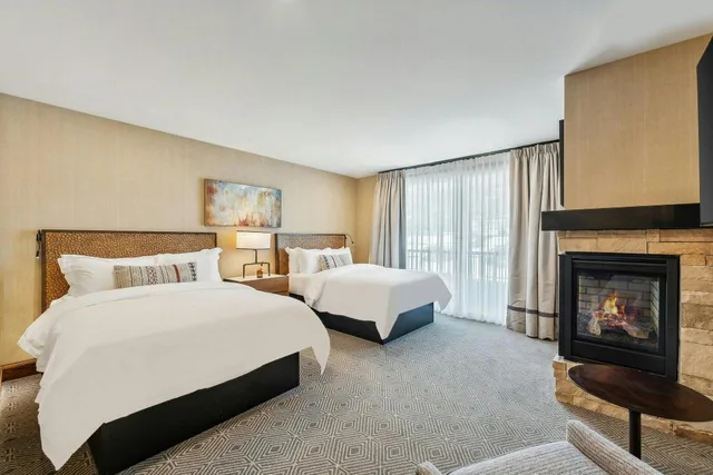 Fire, Park, Guest Room, 2 Queen Beds, Balcony، The St. Regis Deer Valley 2/6
