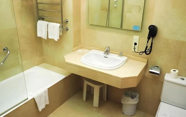 غرفة سوبيريور بسرير مزدوج بشرفة، Hotel ELE Acueducto 3/3