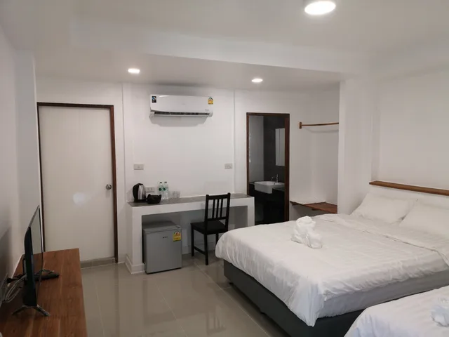Room, Triple, 1 Queen and 1 Single Bed, Grand Sattahip Hotel 2/4