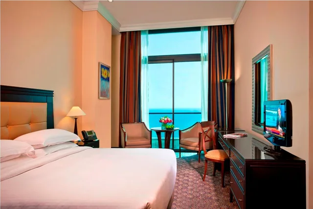 Apartment, Sea Front, Balcony، Raouche Arjaan By Rotana Beirut 1/3