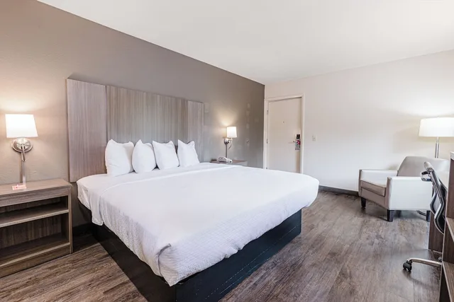 غرفة قياسية بسرير كينج، Econo Lodge Cherokee, NC 6/7