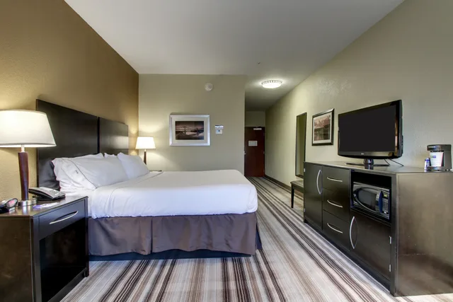 Leisure, King Bed، Holiday Inn Express Hotel Suites Natchez South 3/4