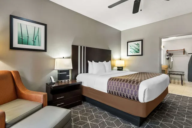 غرفة بسرير كينج لذوي الإعاقة، Best Western Inn Monroeville AL 1/4