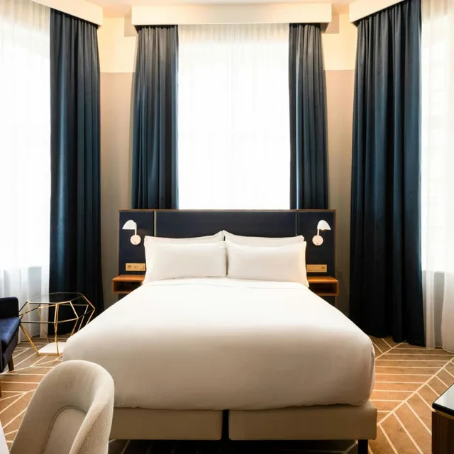 Emerald, Guest Room, King Bed، Sapphire House Antwerp, Autograph Collection 2/7