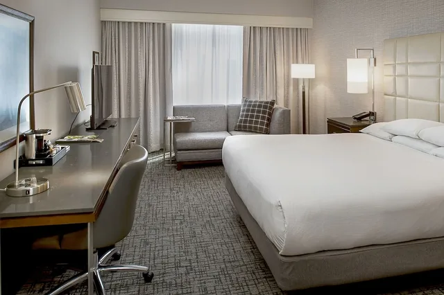 غرفة سوبيريور بسرير كينج، Hilton St. Louis at the Ballpark 7/10