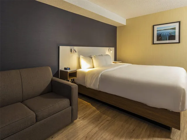 غرفة بسرير كينج، Comfort Inn Rouyn Noranda 4/7