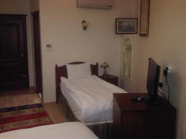 غرفة اقتصادية ثلاثية، Basileus Hotel 1/10