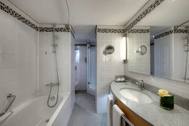 جناح جونيور، Hilton Duesseldorf 5/5