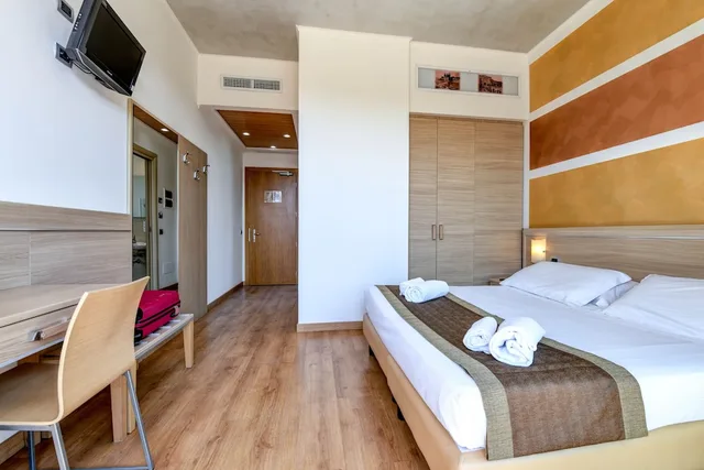 Room, Double Bed, Riverside، Rivus 2/10