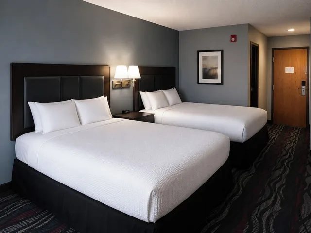 غرفة قياسية بسريرين كوين، Apple Tree Inn and Suites 3/9