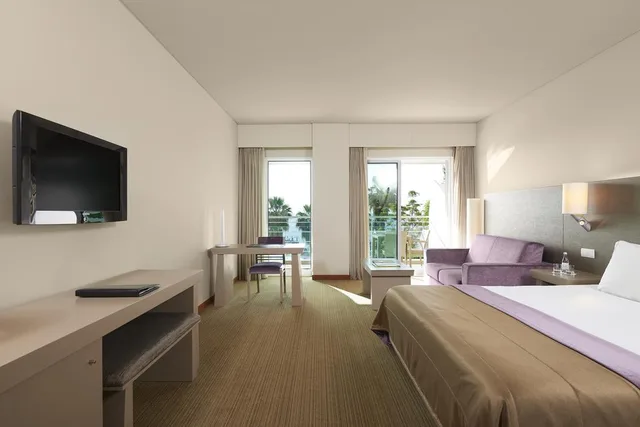 غرفة بسريرين منفصلين بإطلالة على البحر، Hotel Melia Madeira Mare 2/2
