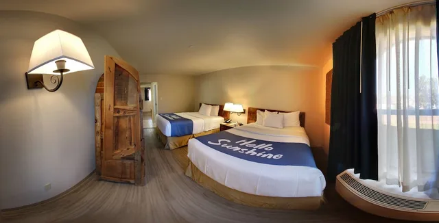جناح بسريرين كوين، Days Inn Suites Llano 2/7