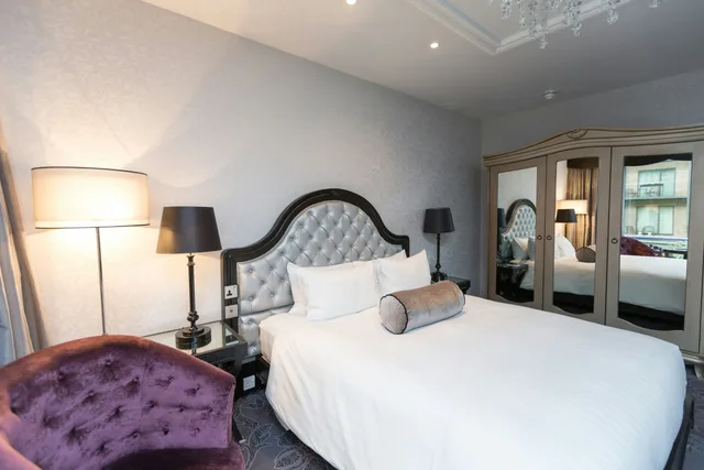 Deluxe, King Bed, Queen Bed, Hilton London Syon Park 5/7