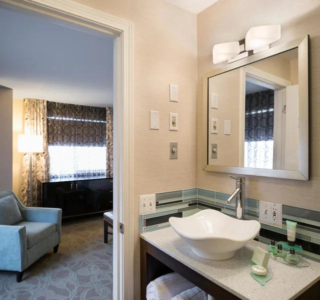 جناح سوبيريور بسرير كينج، Aqua Blue Hotel & Conference Center 4/6