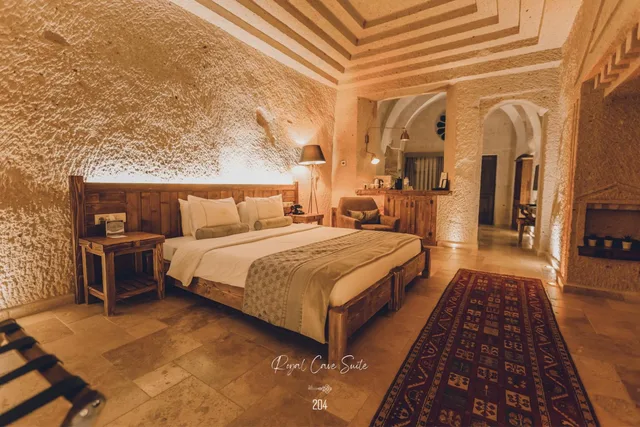 Cave, Royal, Suite, Hot Tub، Nino Cave Suites 2/7