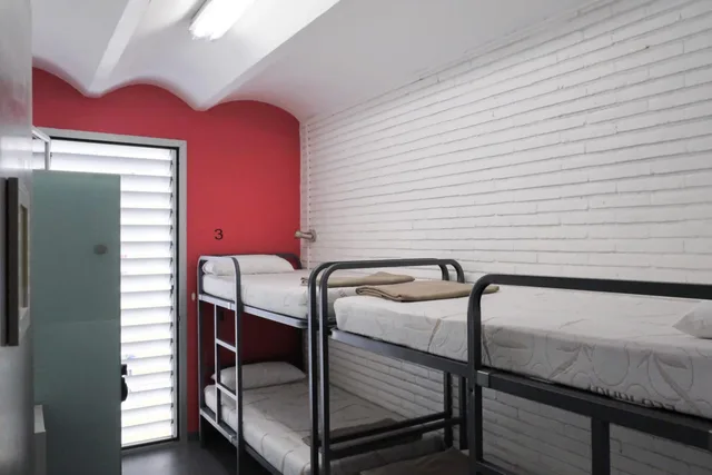 Mixed Dorm, 4 Beds, HelloBCN Hostel 1/5