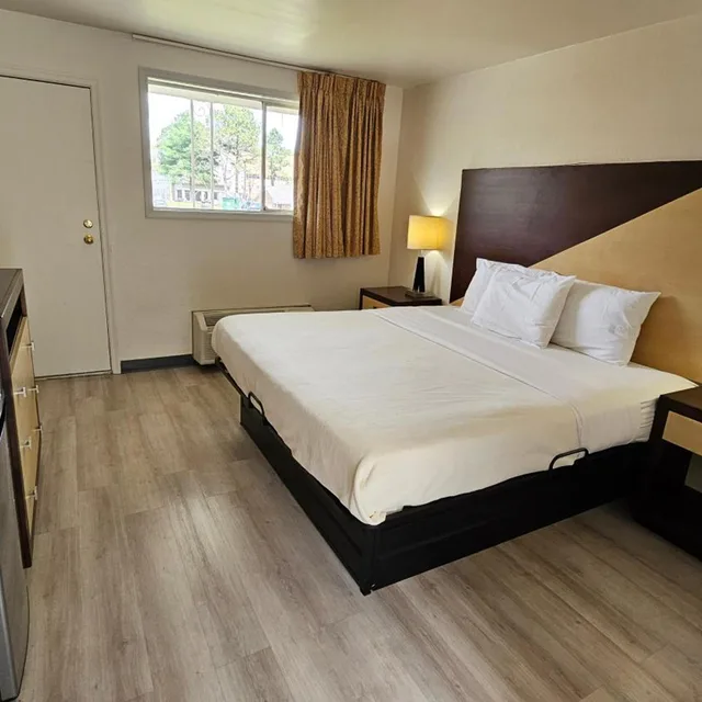استوديو بسرير كينج، Budget Inn 1/4