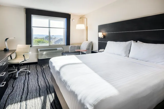 غرفة قياسية بسرير كينج، Holiday Inn Express Hotel And Suites Livermore 1/3