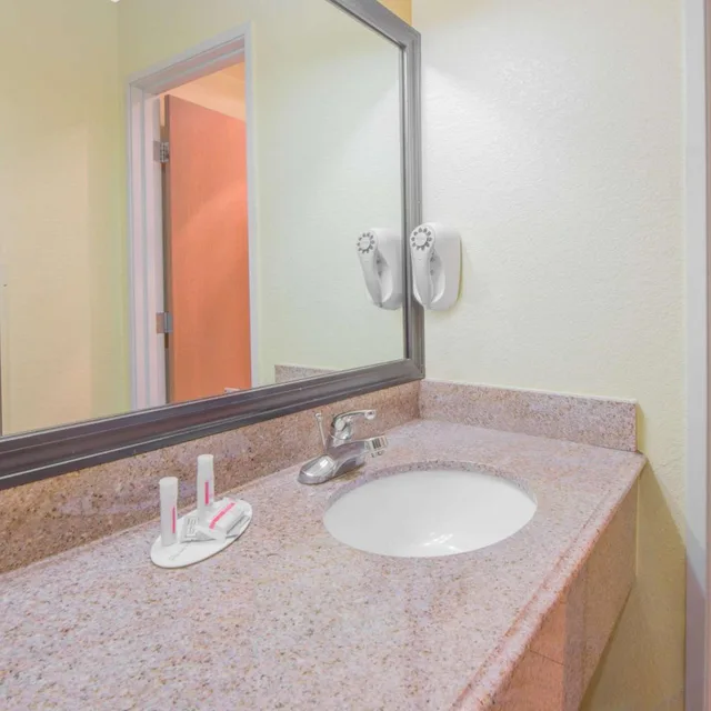 غرفة بسريرين كوين للمدخنين، Days Inn by Wyndham Lubbock South 3/5
