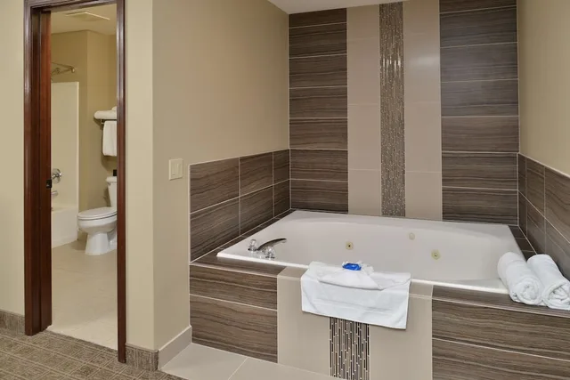 جناح بسرير كينج بحوض جاكوزي، Best Western Plus Kennewick Inn 6/6