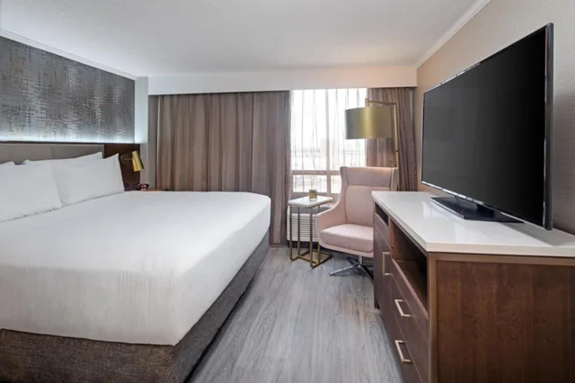 جناح بسرير كينج، Crowne Plaza Toronto Airport 2/4