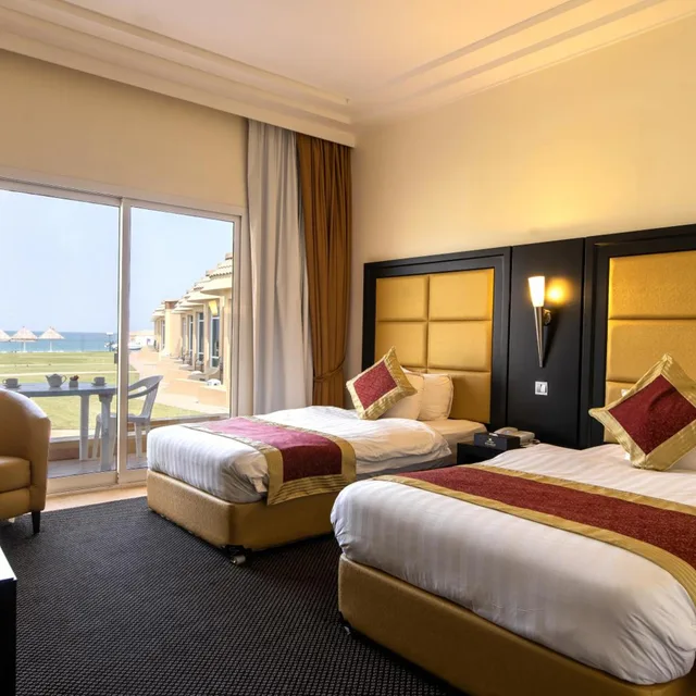 غرفة قياسية بسريرين منفصلين، Royal Beach Hotel & Resort 1/5